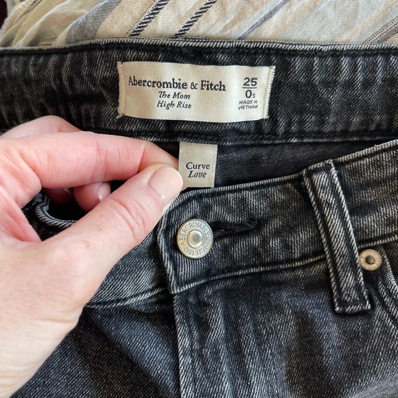 Abercrombie & Fitch Curve Love High Rise Mom Jean Size 25 Black Grey Relaxed Fit - Picture 15 of 16